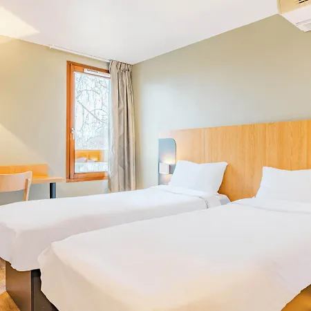Poitiers 3 Futuroscope Hotel 2*