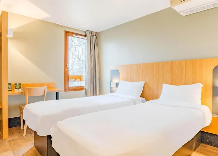 Hotel Poitiers 3 Futuroscope 2*