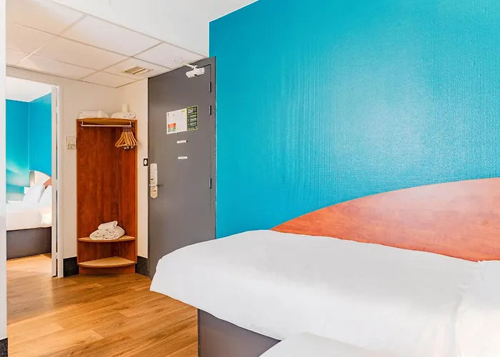 Poitiers 3 Futuroscope 2*