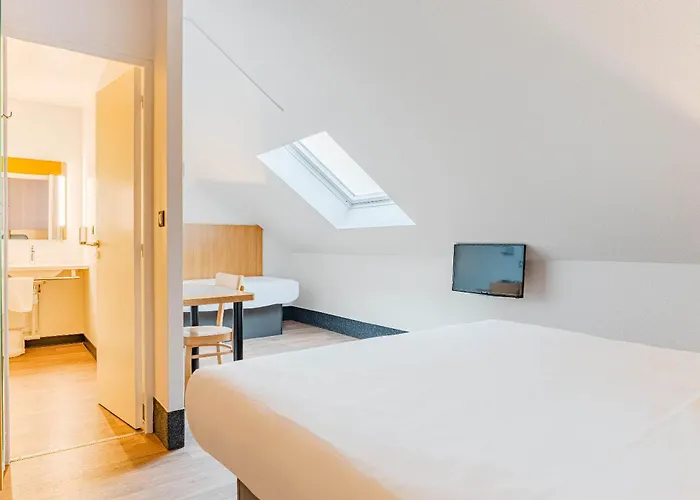 Poitiers 3 Futuroscope Hotel 2*